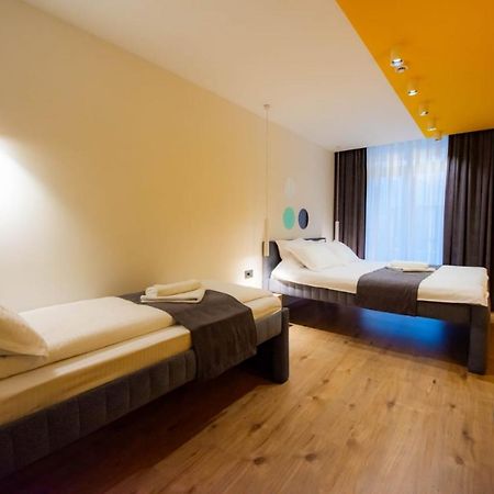 Hotel 4 Llulla Pristina Eksteriør bilde