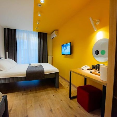 Hotel 4 Llulla Pristina Eksteriør bilde