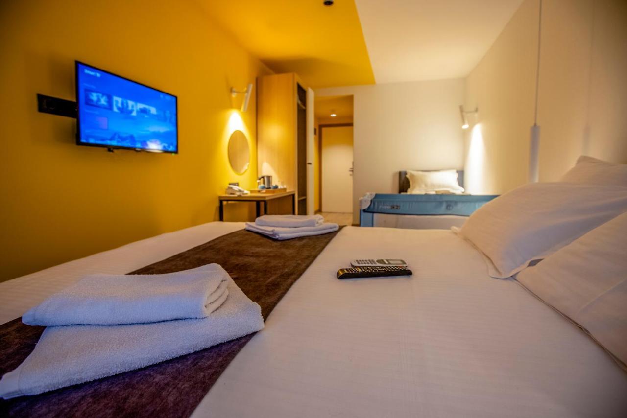 Hotel 4 Llulla Pristina Eksteriør bilde