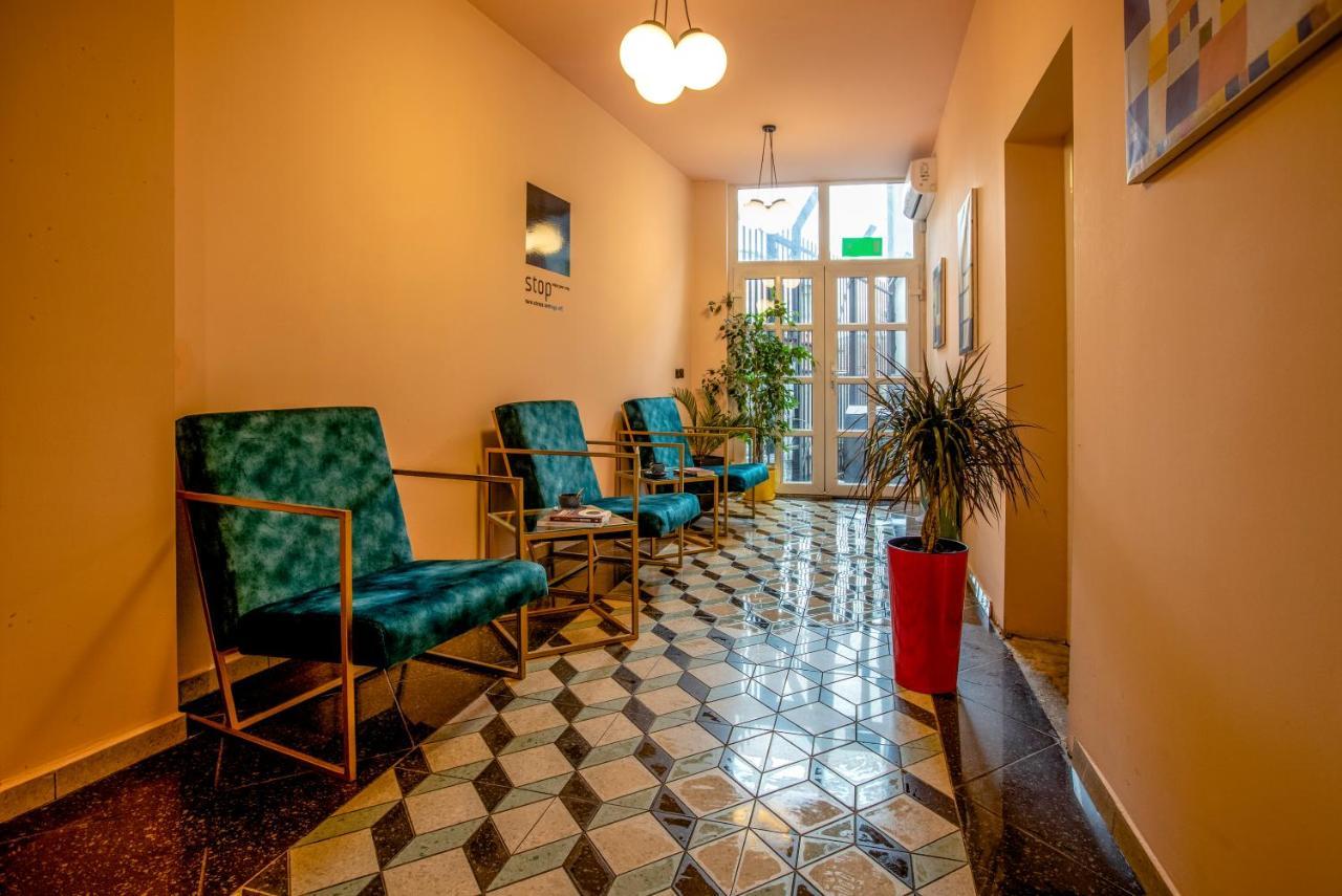 Hotel 4 Llulla Pristina Eksteriør bilde