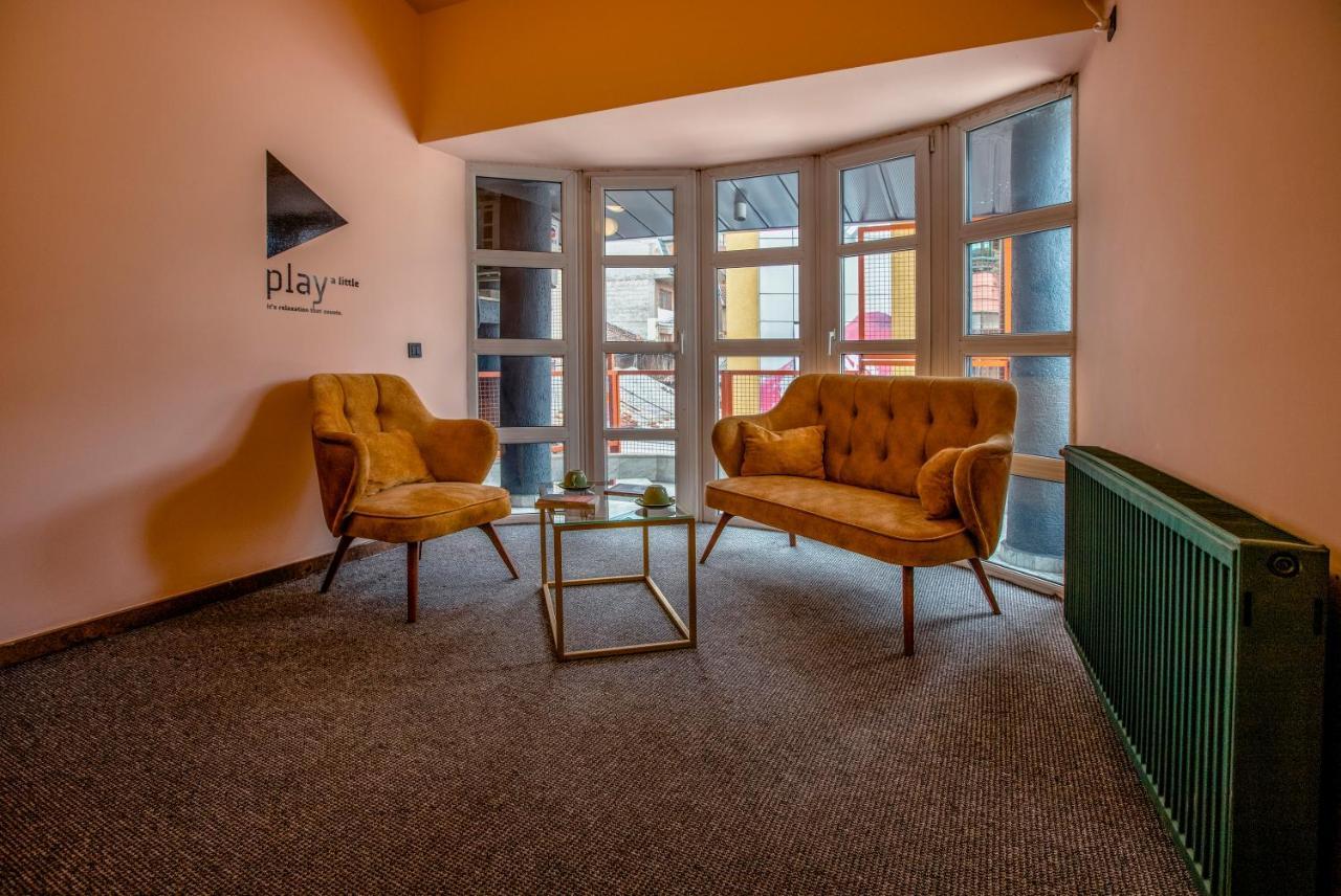 Hotel 4 Llulla Pristina Eksteriør bilde