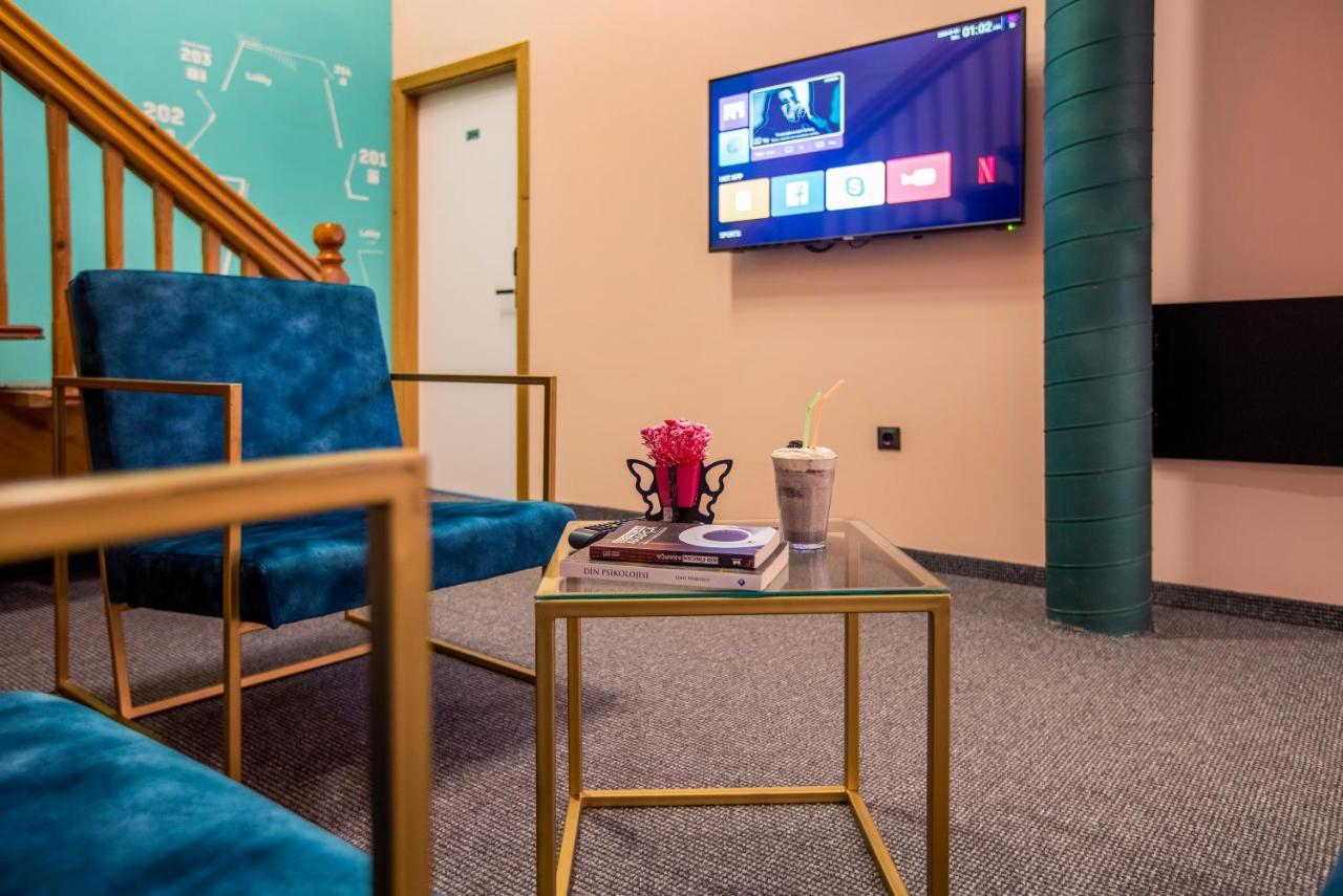 Hotel 4 Llulla Pristina Eksteriør bilde