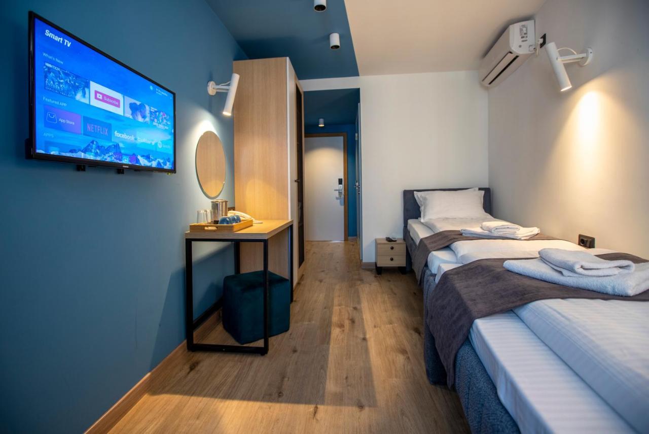 Hotel 4 Llulla Pristina Eksteriør bilde