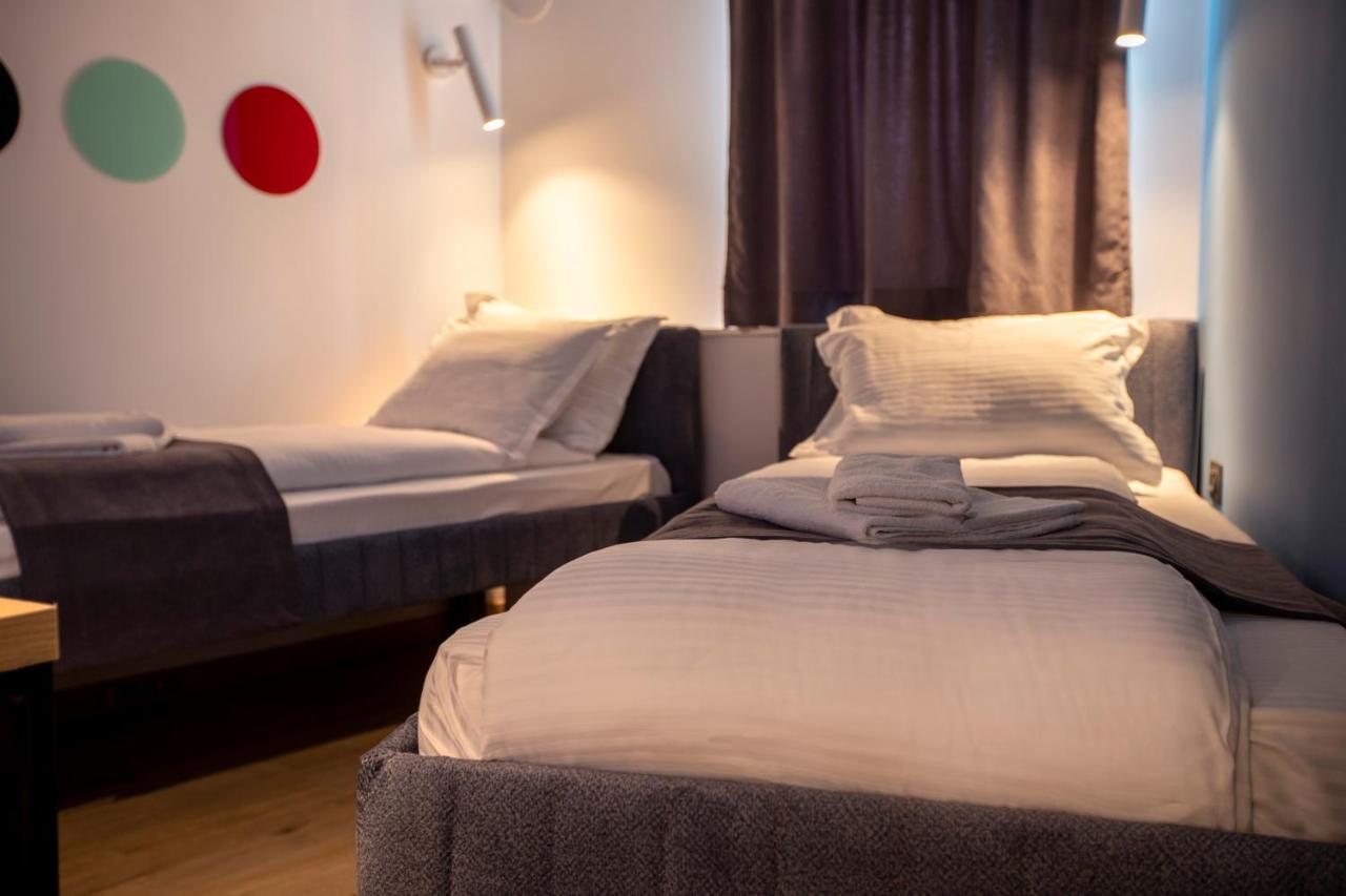Hotel 4 Llulla Pristina Eksteriør bilde