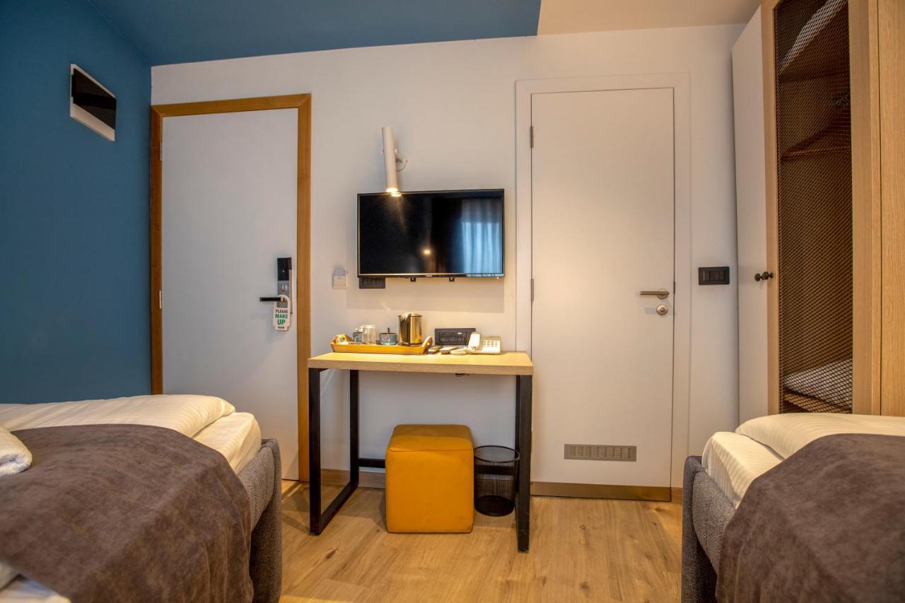 Hotel 4 Llulla Pristina Eksteriør bilde