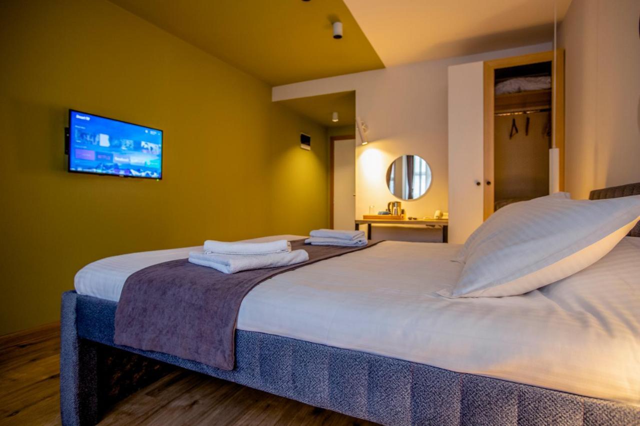 Hotel 4 Llulla Pristina Eksteriør bilde
