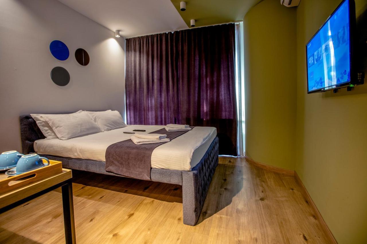 Hotel 4 Llulla Pristina Eksteriør bilde