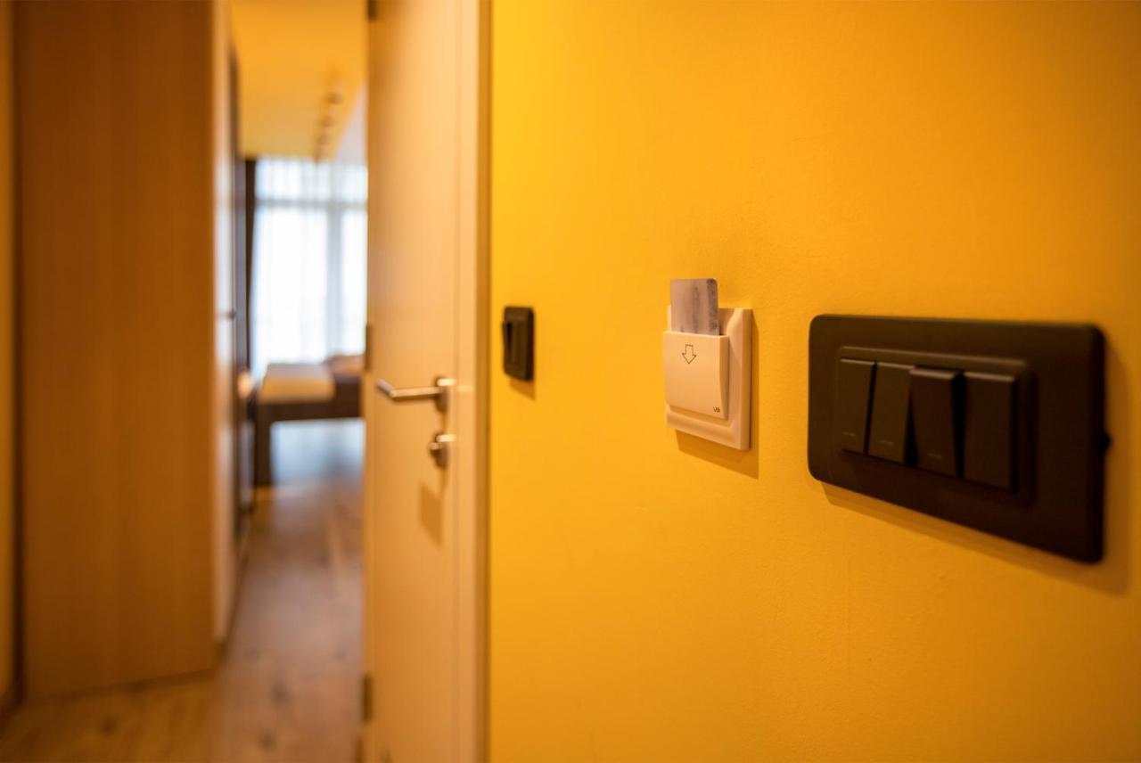 Hotel 4 Llulla Pristina Eksteriør bilde