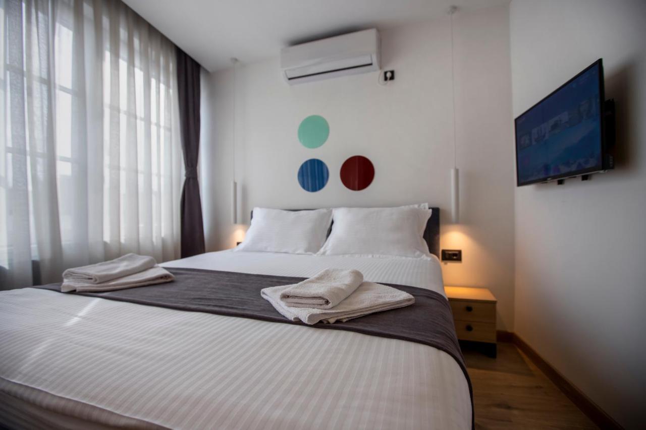 Hotel 4 Llulla Pristina Eksteriør bilde