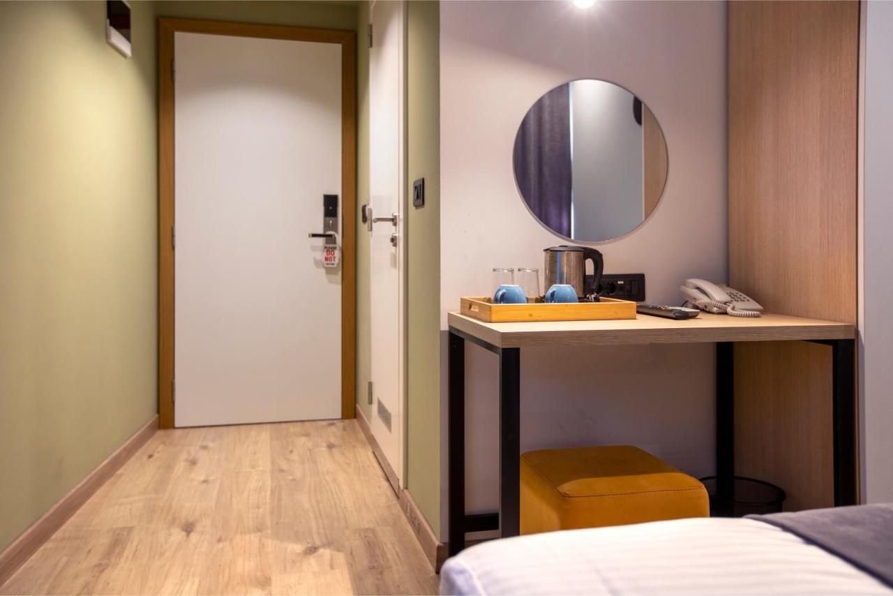 Hotel 4 Llulla Pristina Eksteriør bilde