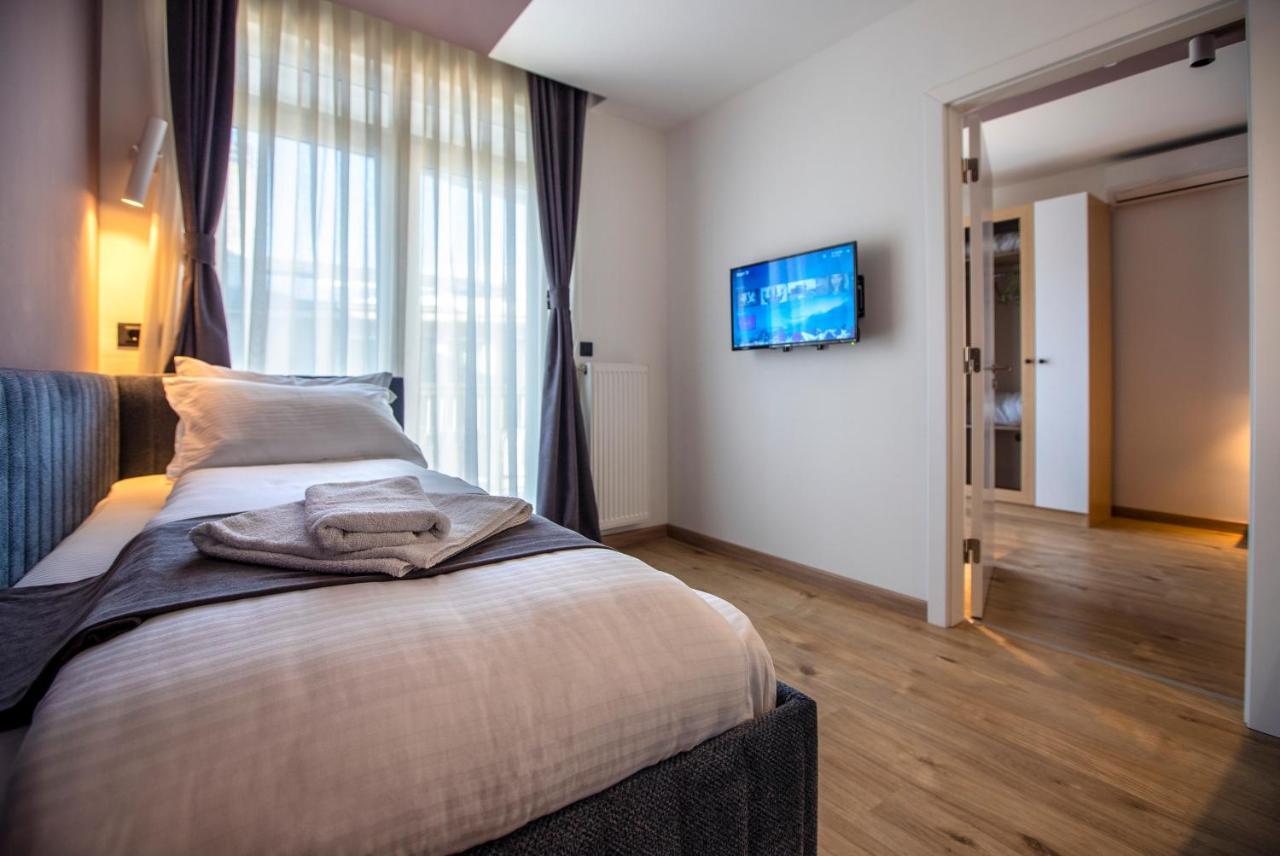 Hotel 4 Llulla Pristina Eksteriør bilde