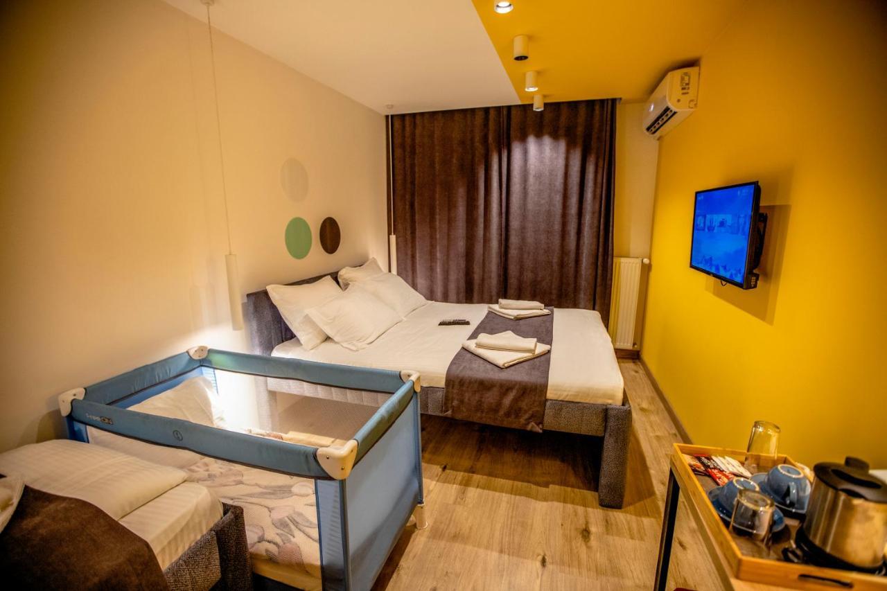 Hotel 4 Llulla Pristina Eksteriør bilde