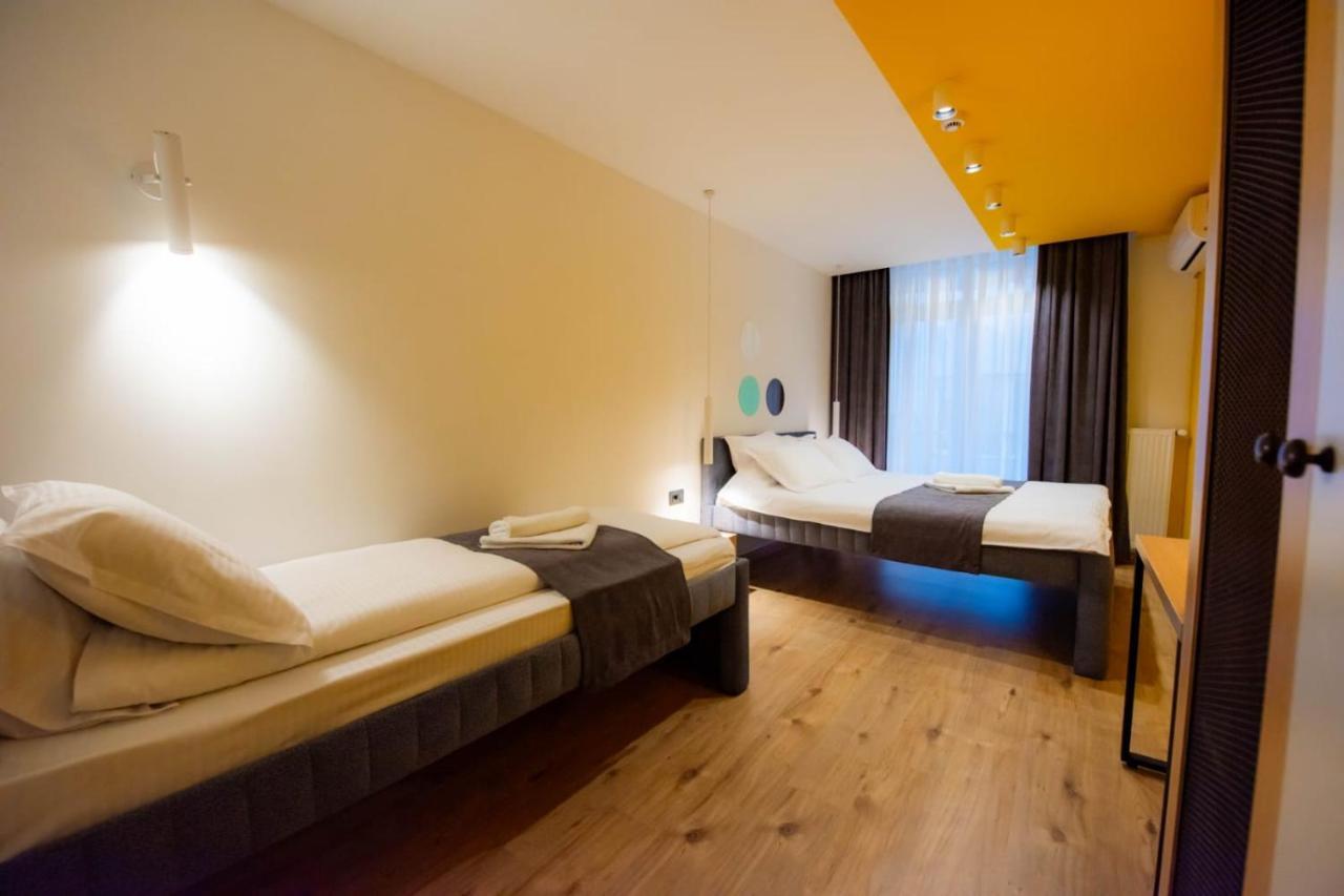 Hotel 4 Llulla Pristina Eksteriør bilde